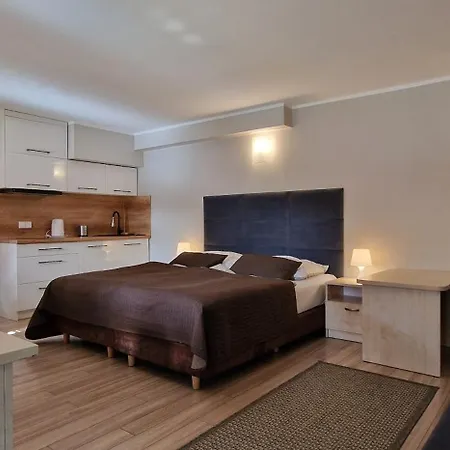 Kamena - I Najblizej Plazy בית הארחה קארוויה