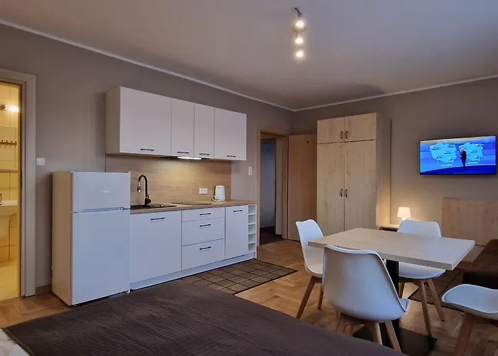 Kamena - I Najblizej Plazy Karwia